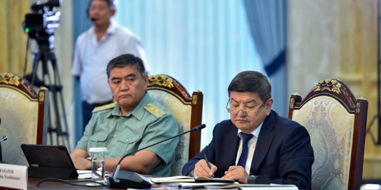 Акылбек Жапаров: «Кендер үчүн берилген 65 лицензия мамлекетке кайтарылды»