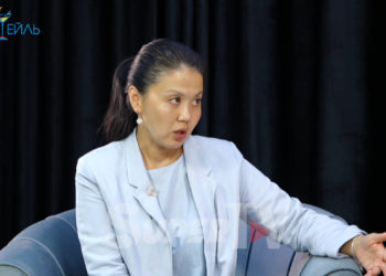 Акыйкатчы: «Жаңы кызматка келгенде кыргызча билбеген, саат 6 болору менен үйүнө жөнөгөндөрдү көрдүм»