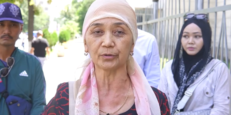 Камактагы жарандык активист Адилет Али Мыктыбектин апасы Жапаров менен Ташиевге кайрылды