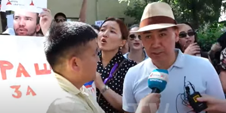 Равшан Жээнбеков: «Соттор зомбулук маселесинде адилеттүүлүктү жоготуп алышты»