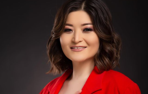 «Музыкалык билимимди колдоноюн дедим». Ырчы Алтынай Асанбекова чыгармачылыкка жең түрө киришет