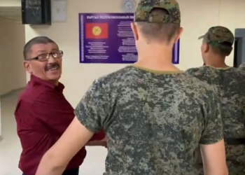 Next TV каналынын директорунун иши боюнча соттук отурум өтүп жатат (видео)