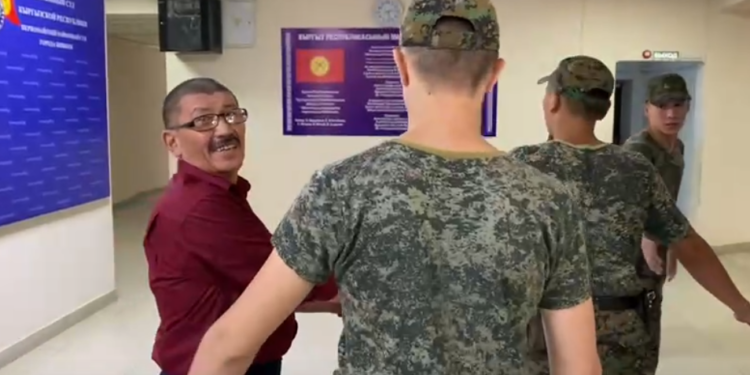 Next TV каналынын директорунун иши боюнча соттук отурум өтүп жатат (видео)