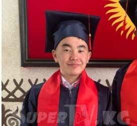 ЖРТда 222 балл алган бүтүрүүчү: «Ысык-Көлгө окууга эжемдин айтуусу боюнча барып калгам»