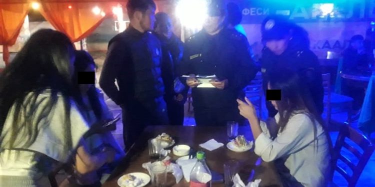 Милиция Ысык-Көлдөгү клубдан өспүрүм кыздарды аныктады (видео, сүрөт)