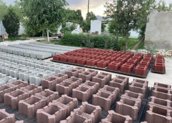 Жалал-Абаддагы абакта бал өндүрүлүп, пескоблок чыгарылып жатат (сүрөт)