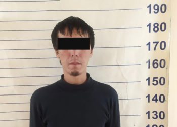 Бишкекте жаранды бычак менен коркутуп, кымбат сааттарын тартып алган шектүү кармалды