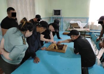 «27 жыл түрмөдө отурган». Кыргызстандагы абактарда Нельсон Манделанын эл аралык күнү белгиленди (сүрөт)