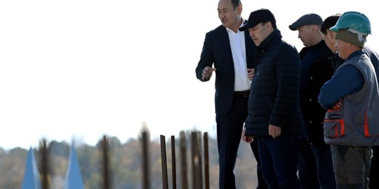 Алымкадыр Бейшеналиев Кыргызстанга келип, кызматына киришти