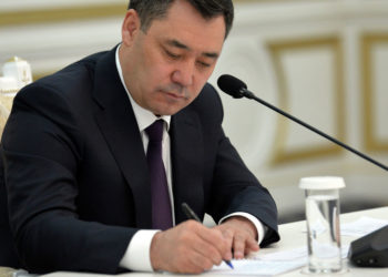 25-ноябрь күнү Бишкекте Элдик курултай өтөт. Жарлыкка кол коюлду