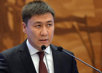 Бишкектеги №61 мектептин директорунун кармалышы боюнча билим берүү министри үн катты