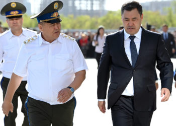 «Эмне үчүн ушул чекисттерге эле үй бериле берет?». Жапаров жооп узатты