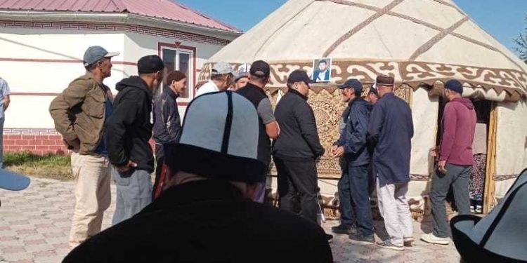 Ысык-Ата районунда «Дөө Чыңгызды» жерге берүү зыйнаты болууда (фото)