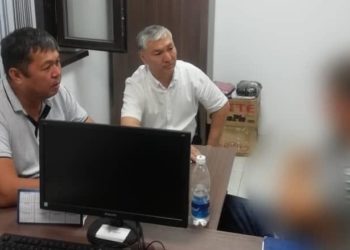 Акыйкатчынын орун басары камактагы №61 мектептин директору менен жолукту