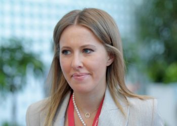 Ксения Собчак Парижде чемодан алуу үчүн кыргыз картасын колдонгонун жазды