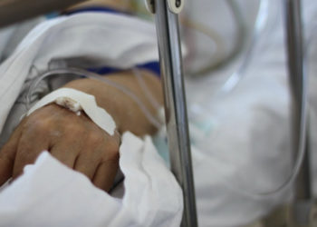 «Унаадан бычагын алып чыгып, көкүрөккө сайган». Ошто адам өлтүрүүгө шектүү кармалды