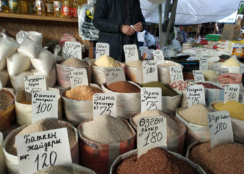 «Мындан да жогору болмок». Экономика министри азык-түлүктүн баасынын асмандашы боюнча жооп берди