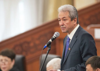 Мадумаров: «Отунбаева менен Жээнбековду резиденциядан кууп чыгабыз деп жатышыптыр»