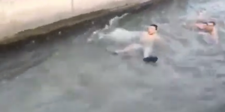 «Түндүкэлектр» ишканасынын кызматкери каналда агып бараткан баланы куткарып калды (видео)