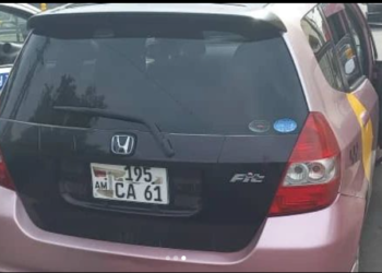 Бишкекте кызды унаасы менен сүзүп качып кеткен айдоочу кармалды (видео)