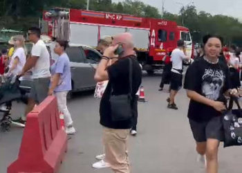 Бишкектеги «Asia Mall» соода борборундагы адамдар эвакуацияланып жатат