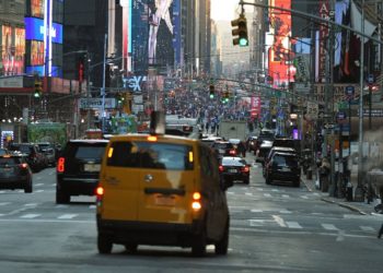 Кыргыз жарандары АКШ визасын алуу үчүн 658 күн кезек күтүшү керекпи?