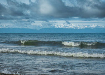 Ысык-Көлдө толкун учурунда сүзүп жаткан спортчу чөгүп кетти