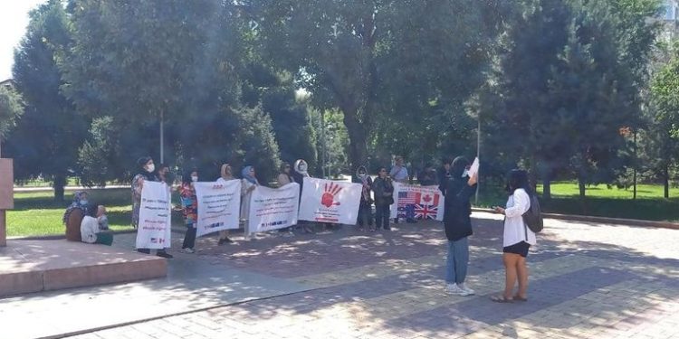 Бишкекте Ооганстандан келген качкындардын кезектеги митинги өттү
