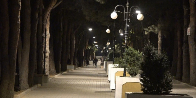 Бишкектеги Ататүрк паркына 50 жаңы чырак орнотулду