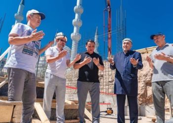 Коррупция беренеси боюнча соттолгон Райымбек Матраимов Муфтиятка имарат куруп берери талкууга түштү