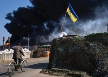 Элчи Кыргыз жарандарын Украинадан убактылуу чыгып кетүүгө чакырды