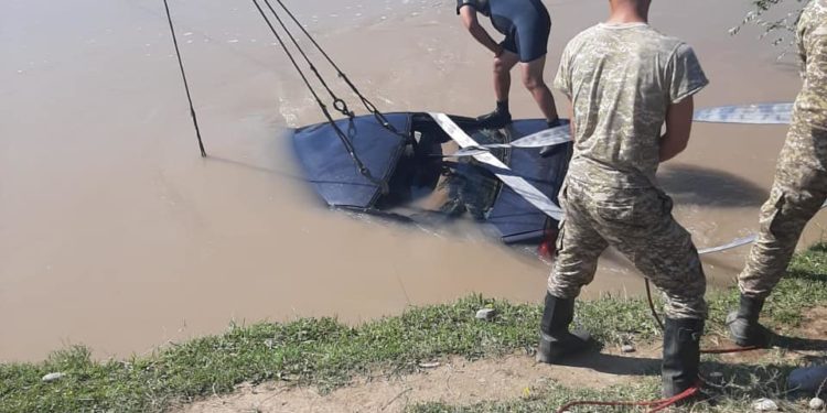 Чүйдө айдоочу унааны башкара албай каналга түшүп, каза тапты (фото)