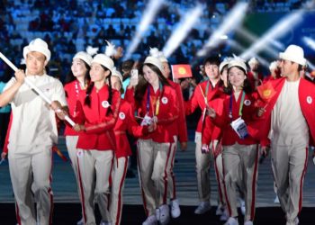 «Кыргызстандын желеги желбиреди». Түркиядагы Ислам шериктештиги оюндарынын салтанаттуу ачылыш аземинен сүрөттөр