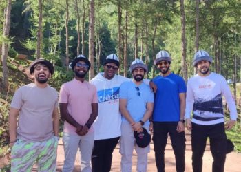 «Дүйнөнүн эч жеринен мындай табиятты көргөн эмесмин». Кыргызстанга келген блогерлер табиятка суктанып жатышат