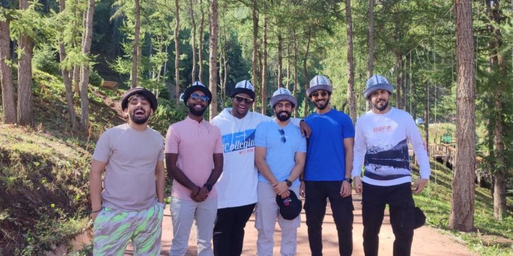 «Дүйнөнүн эч жеринен мындай табиятты көргөн эмесмин». Кыргызстанга келген блогерлер табиятка суктанып жатышат