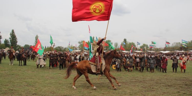 Кыргызстан Венгрияда өтүп жаткан гунн жана түрк элдеринин курултайына катышты (сүрөт)