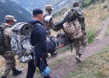 «Учитель» чокусунан түшүп келе жатып кулап түшкөн туристтин жансыз денеси табылды