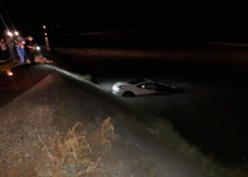 Чоң Чүй каналына түшүп кеткен жеңил унаа чыгарылды