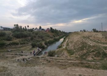 «Суунун агымы азайтылат». Аламүдүндөгү суу сактагычка балык уулоо үчүн кеткен жаран дагы эле табыла элек