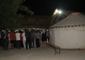 Ташиевдин атынан Орусиядагы жол кырсыкта каза болгондордун жакындарына 50 миң сомдон берилди