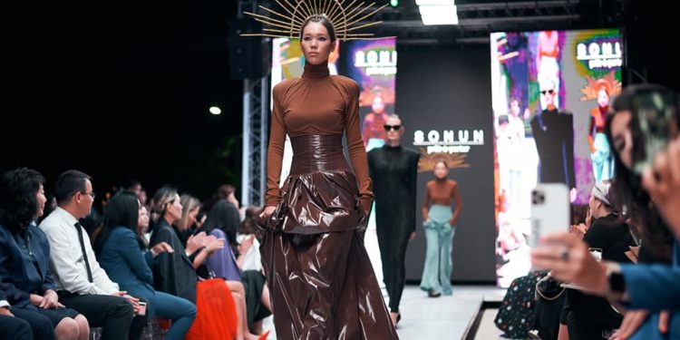 Тарых музейинде “Кыргыз модасына таазим” көргөзмөсү ачылды