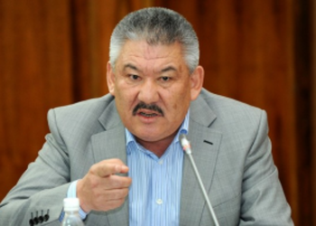 «Милдетин аткара алган жок». Азимбек Бекназаров Кыргызстандын Малайзиядагы элчиси кызматынан бошотулду