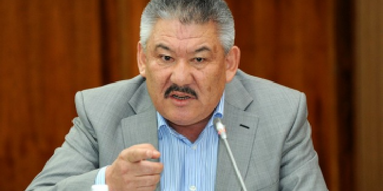 «Милдетин аткара алган жок». Азимбек Бекназаров Кыргызстандын Малайзиядагы элчиси кызматынан бошотулду