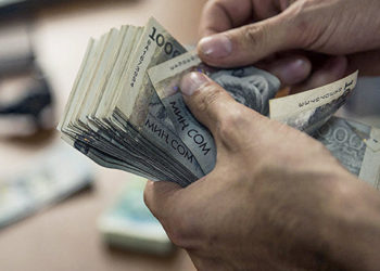 Мамлекеттик кызматкерлердин эмгек акысын жогорулатууга 7 миллиард сом бөлүнөт