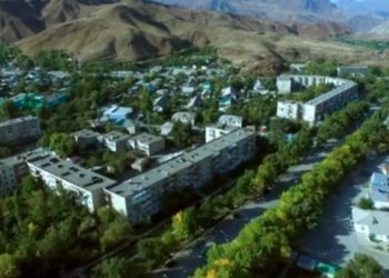 «16 жаштагы эки өспүрүм көз жумду». Кара-Көлдө айдоочу жолдун жээгиндеги чиркегичти сүзгөн