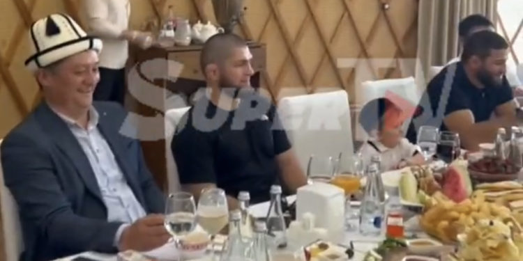 Хабиб Нурмагомедов менен блогер Хасбикке орусча төккөн акындар (видео)