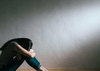 Чүйдө 17 жаштагы кыздын апасы милицияга кайрылып, кызынын зордукталганын айткан (видео)