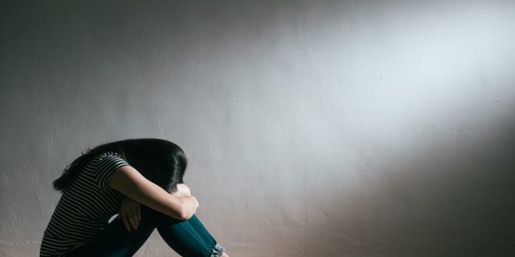 Чүйдө 17 жаштагы кыздын апасы милицияга кайрылып, кызынын зордукталганын айткан (видео)