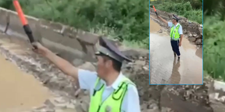 «Биздин кызмат ары коркунучтуу, ары оор…» Инспектордун сел суусун кечип жол көзөмөлдөгөн видеосу элдин көңүлүн бурду