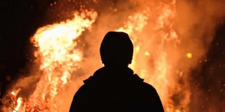 Таласта дөңгөлөктөр өрттөнүп, 3 адам жаракат алды